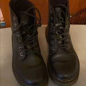 All back Dr Marten boots women size 7